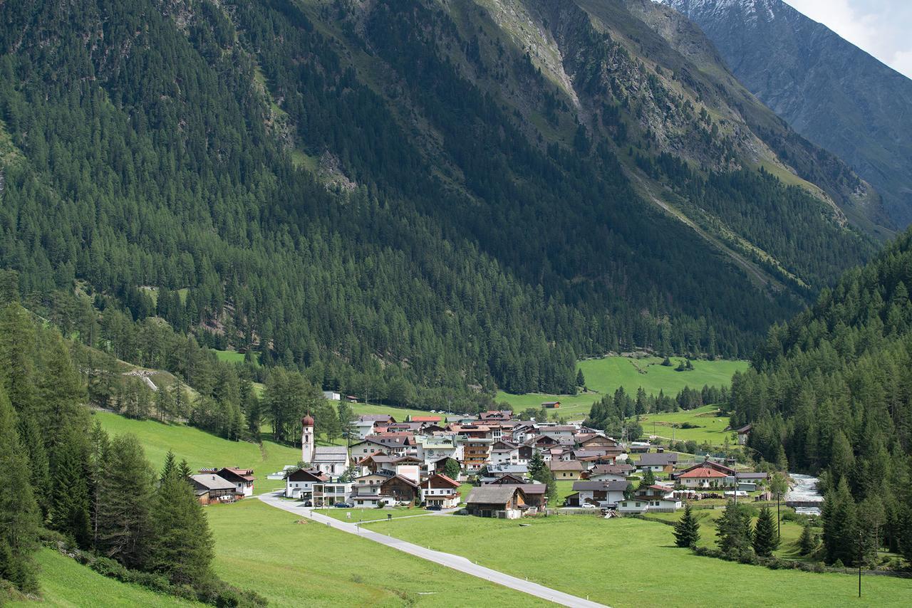 Hotel Gasthof Schoepf Längenfeld Eksteriør billede